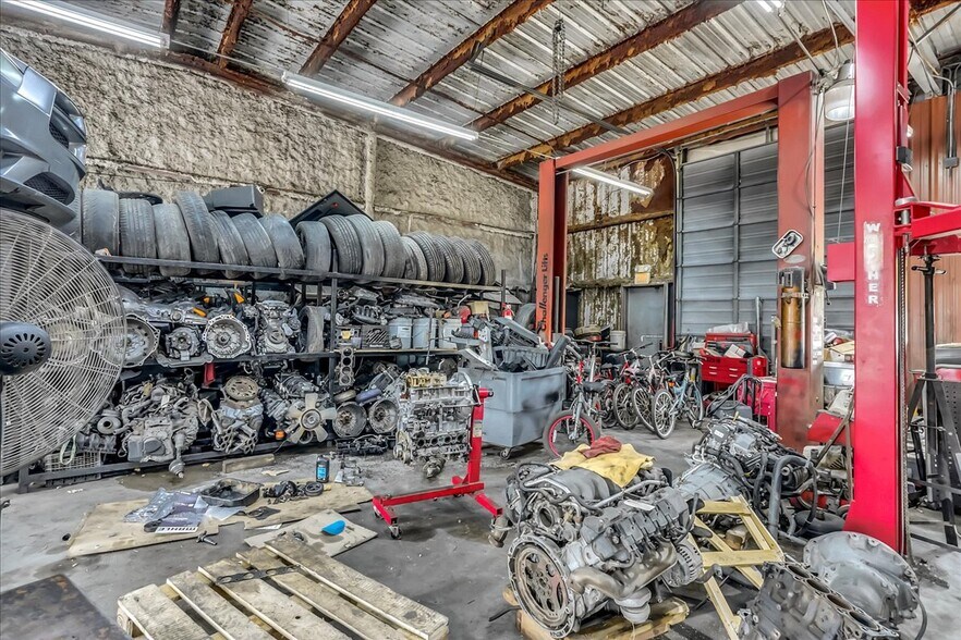 More Photos Of 8504 Hillcroft St, Houston Warehouse For Sale