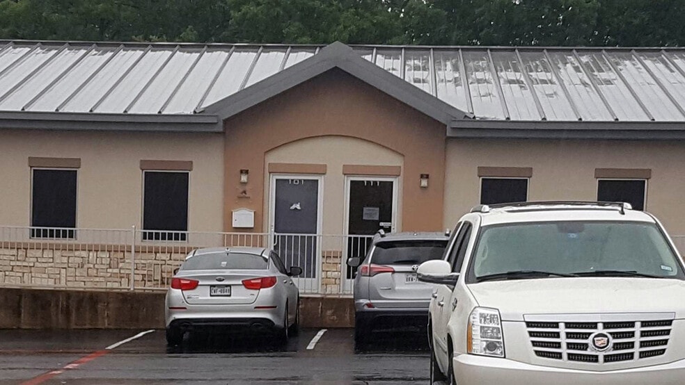 More Photos Of 4303 S Bowen Rd, Arlington Self Storage For Lease