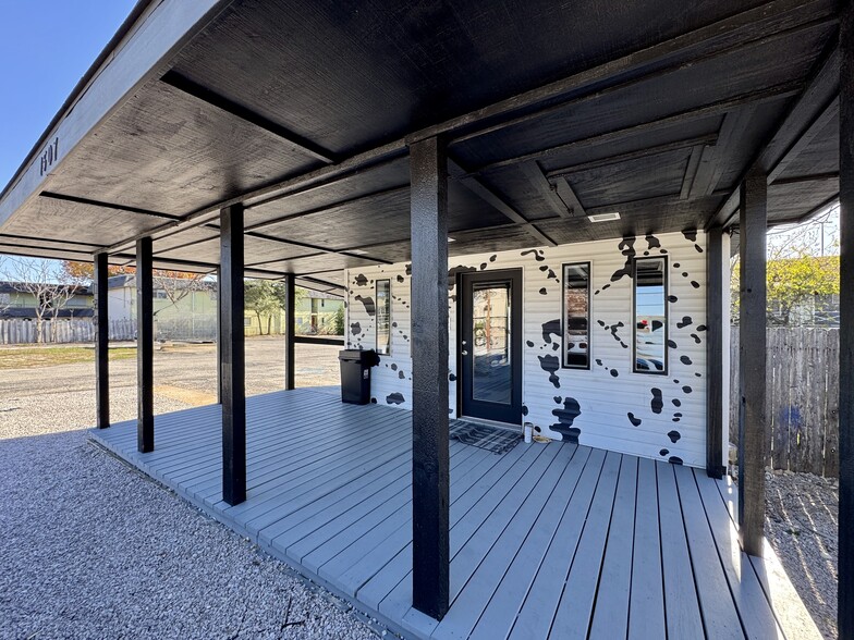 More Photos Of 1507 W North Loop Blvd, Austin Freestanding For Lease