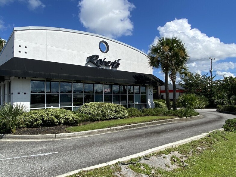 Primary Photo Of 5120 Ashley Phosphate Rd, North Charleston Restaurant For Sale