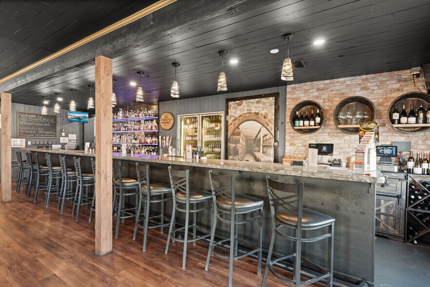 More Photos Of The Toasted Barrel, Grants Pass Restaurant For Sale