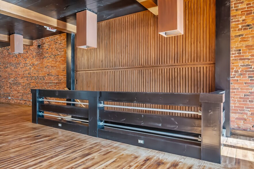 More Photos Of 33 N Sandusky St, Delaware Storefront Retail Office For Lease