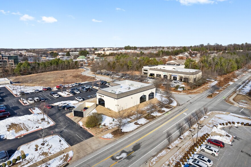 More Photos Of 3945 N Vantage Dr, Fayetteville Office For Sale