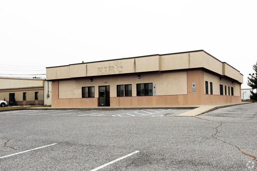 More Photos Of 900 Holly Dell Ct, Sewell Freestanding For Lease