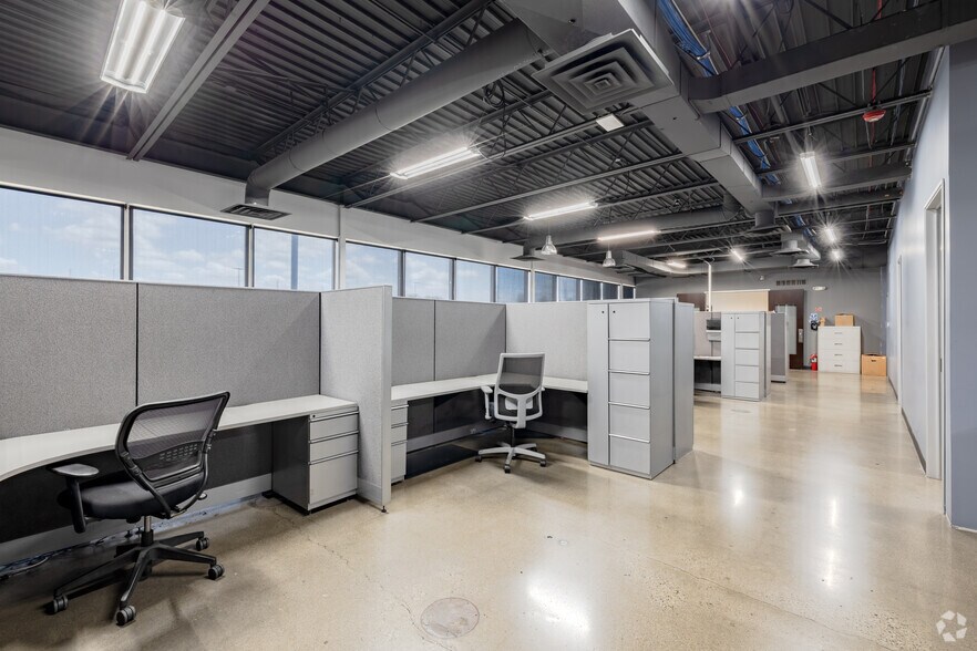 More Photos Of 12001 Farmington Rd, Livonia Warehouse For Lease