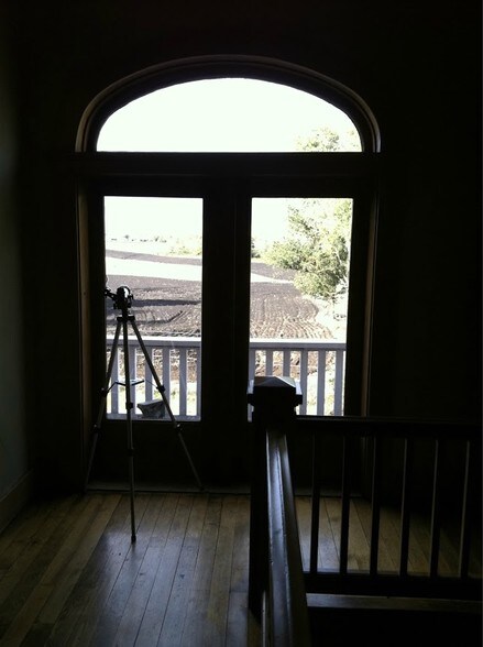 More Photos Of 40 SE Heimrich St, Dufur Hotel For Sale