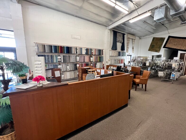 More Photos Of 1998 Harbor Blvd, Costa Mesa Showroom For Lease