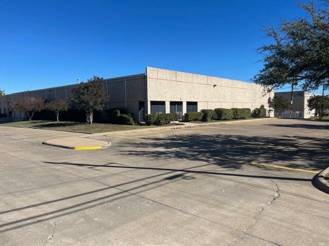 More Photos Of 12621-12623 International Pky, Dallas Warehouse For Lease