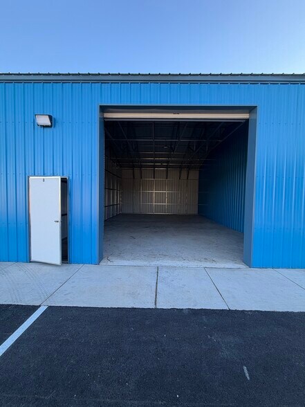 More Photos Of 6016 Hilburn Rd, Pensacola Warehouse For Lease