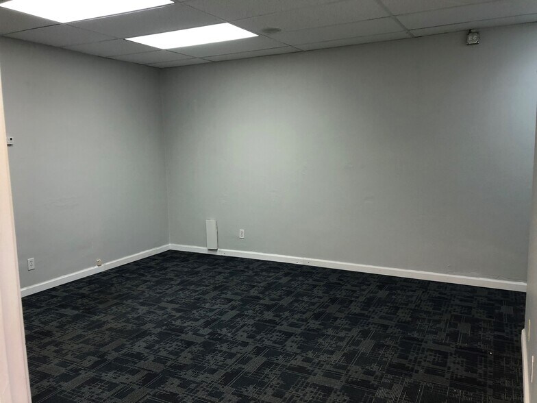 More Photos Of 2430 E Commercial Blvd, Fort Lauderdale Storefront Retail Office For Lease