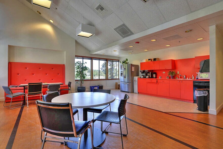 More Photos Of 70 Garden Ct, Monterey Medical For Lease