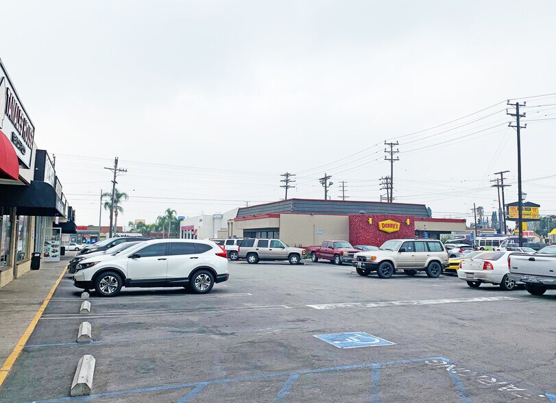 More Photos Of 7604-7628 Reseda Blvd, Reseda Unknown For Lease