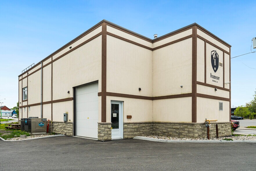 More Photos Of 19 Moore St, Carleton Place General Retail For Sale