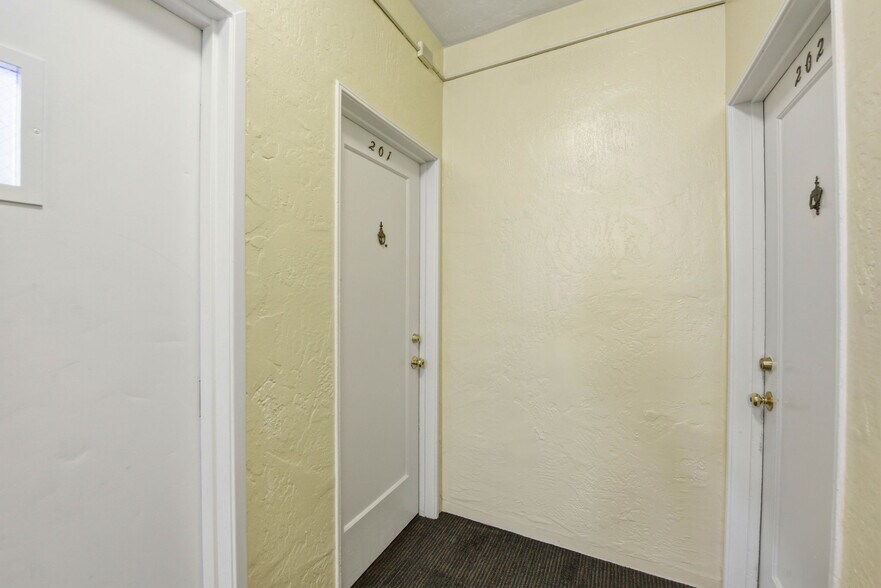 More Photos Of 2466 Virginia St, Berkeley Dormitory For Sale