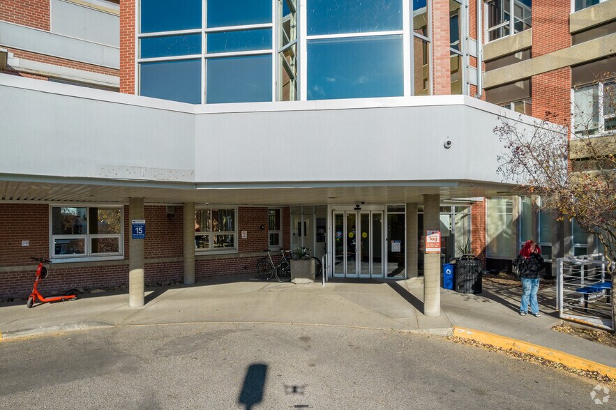 More Photos Of 1402 8 Ave NW, Calgary Medical For Lease