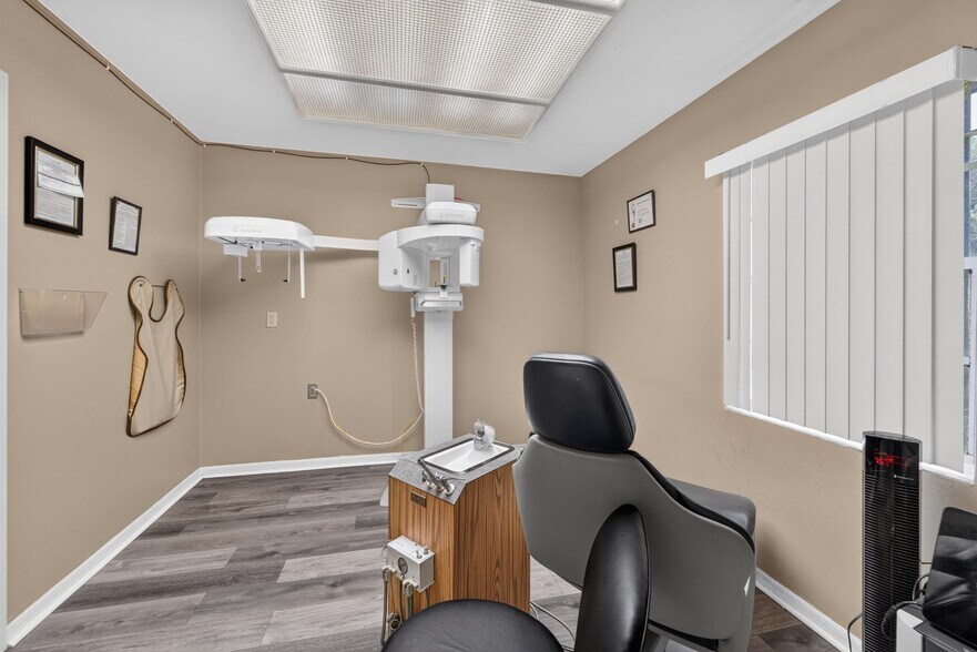 More Photos Of 1205 W Baker St, Plant City Medical For Sale
