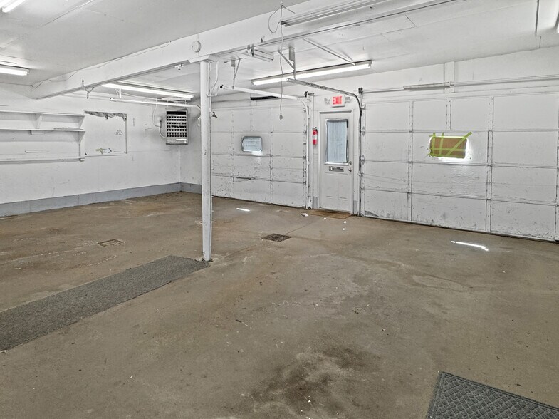 More Photos Of 129 E 5th St, Washington Showroom For Sale