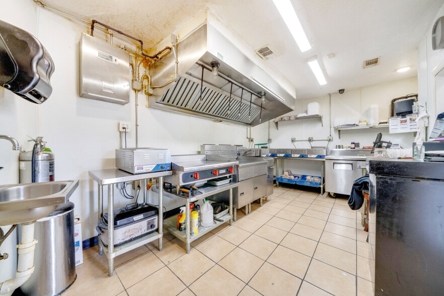More Photos Of 1718 S Ewing Ave, Dallas Restaurant For Lease