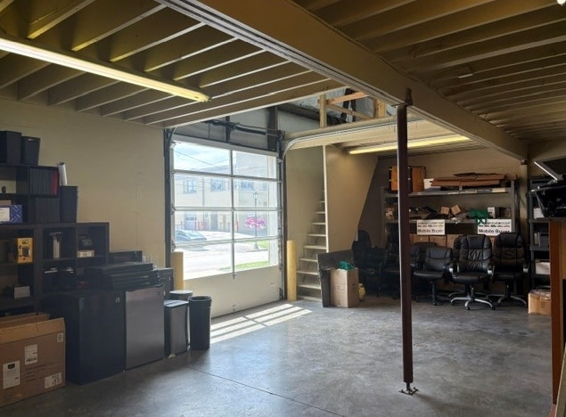 More Photos Of 5744 Kessler Ln, Merriam Warehouse For Lease