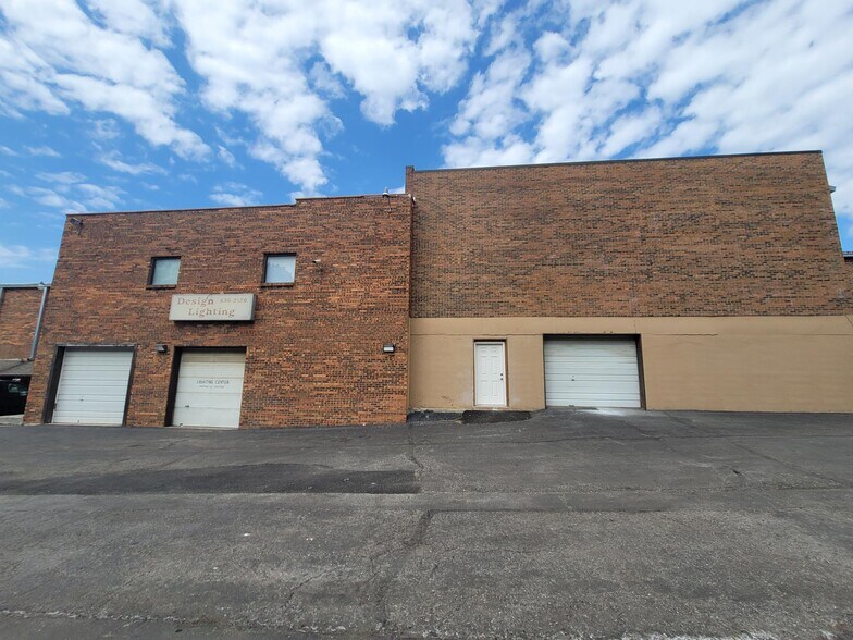 More Photos Of 8101-8129 N Oak Tfwy, Kansas City Unknown For Lease