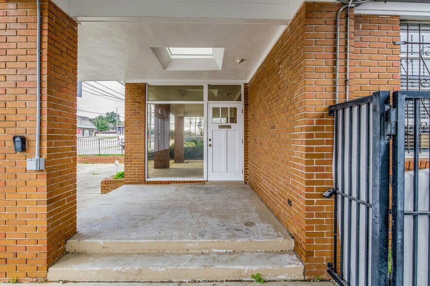 More Photos Of 2220 N Palafox St, Pensacola Medical For Sale