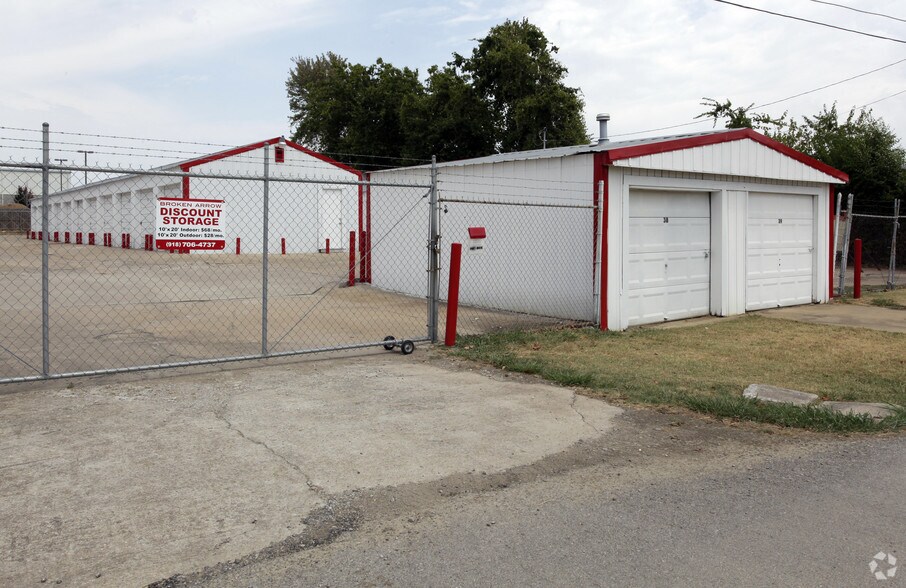 Primary Photo Of 602 W Madison St, Broken Arrow Self Storage For Lease