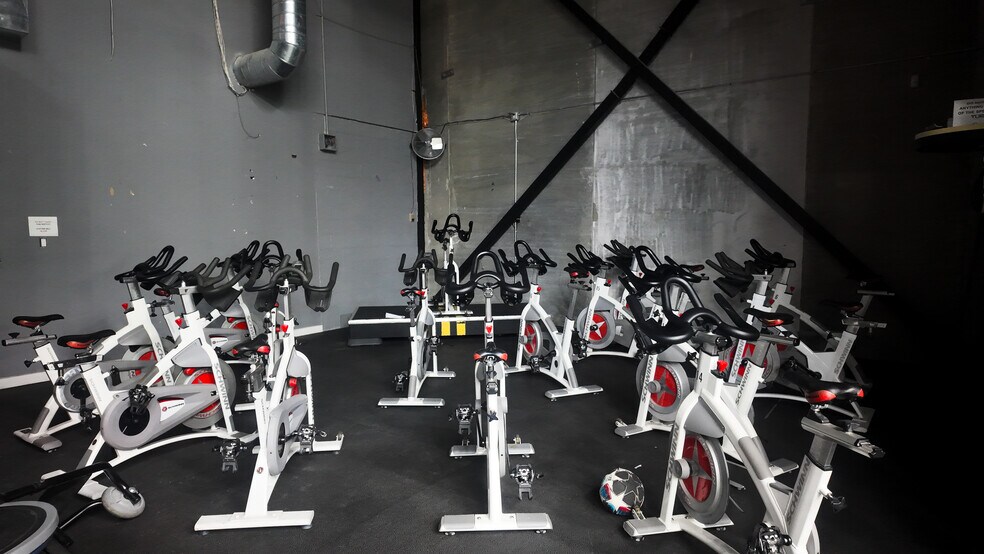 More Photos Of 31 Jevlan Dr, Vaughan General Retail For Lease