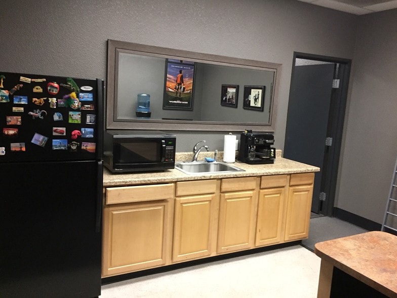 More Photos Of 4416 Yankee Hill Rd, Rocklin Warehouse For Lease