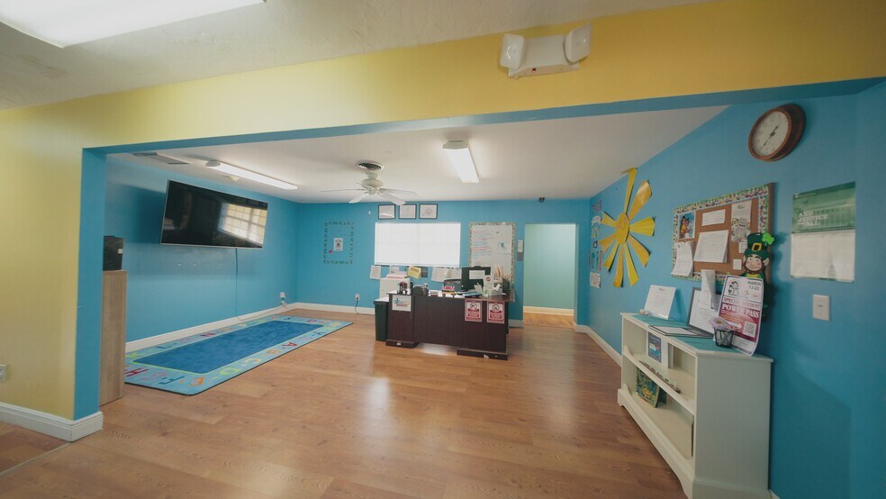 Primary Photo Of 1285 6th Ave, Vero Beach General Retail For Sale