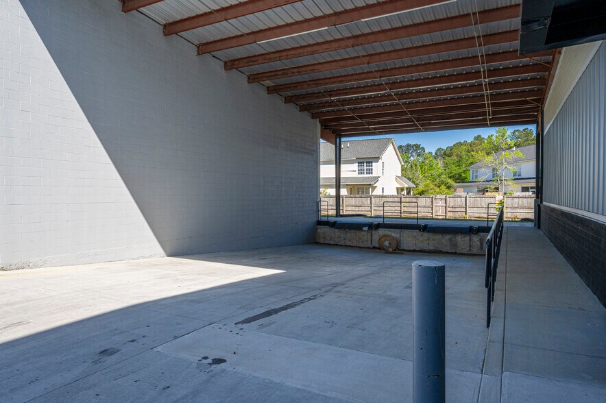 More Photos Of 8120 Windsor Hill Blvd, North Charleston Light Distribution For Lease