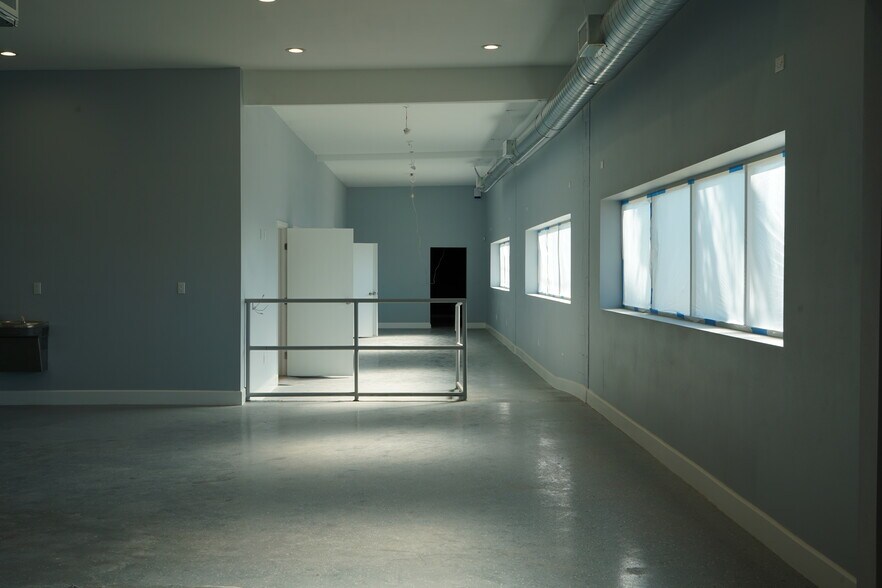 More Photos Of 10859 Burbank Blvd, North Hollywood Flex For Sale