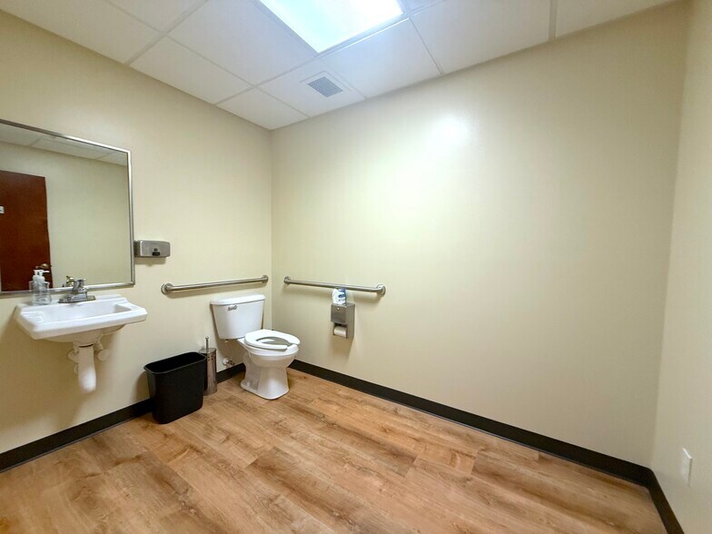 More Photos Of 125 W Pineview St, Altamonte Springs Medical For Lease