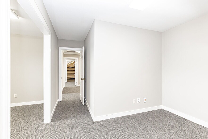 More Photos Of 10810 Hasty Ln, Midlothian Office For Lease