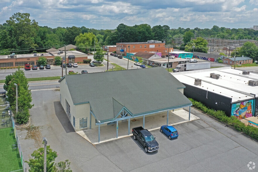 More Photos Of 1212 Battleground Ave, Greensboro Freestanding For Lease