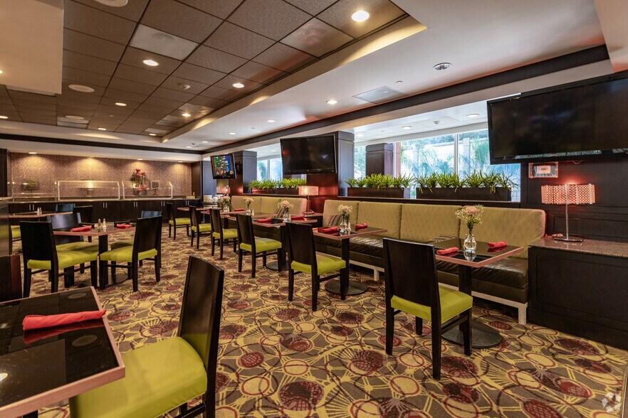 More Photos Of 7611 Katy Fwy, Houston Hotel For Sale