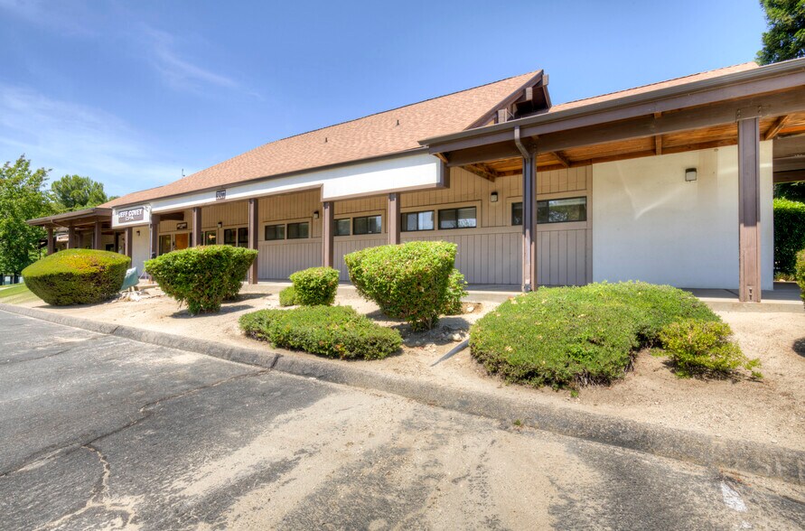 More Photos Of 31975-31985 Lodge Rd, Auberry Medical For Sale
