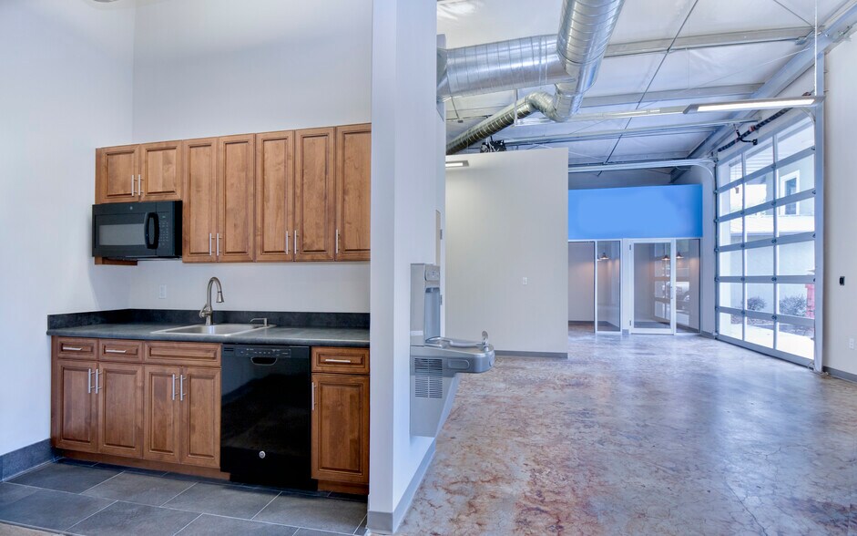 More Photos Of 100-112 SW 6th St, Gainesville Office For Lease