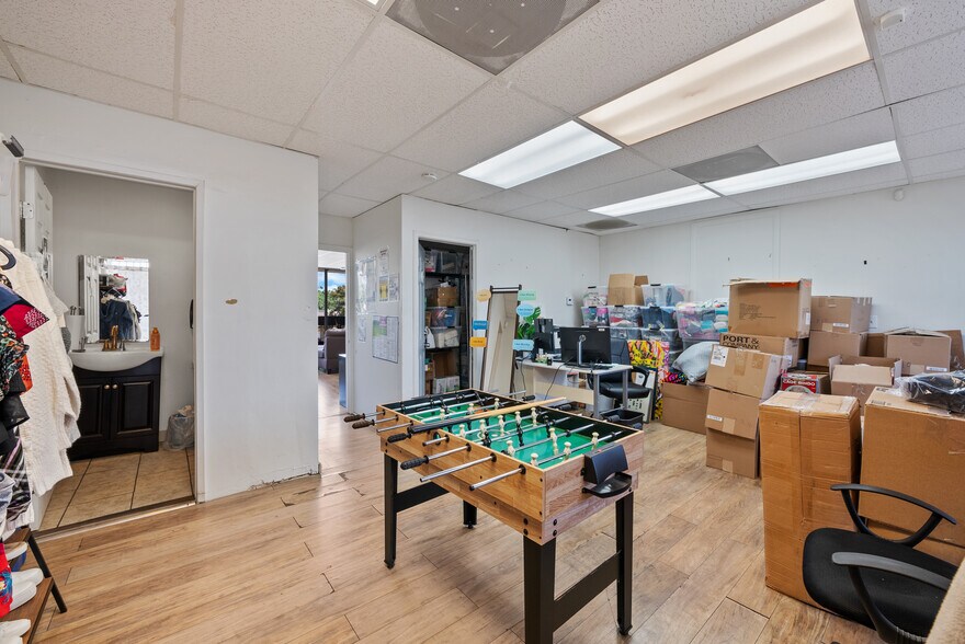 More Photos Of 10752-10754 Burbank Blvd, North Hollywood Office For Lease