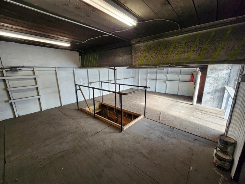 More Photos Of 433 Broadway, Pawtucket Light Distribution For Sale