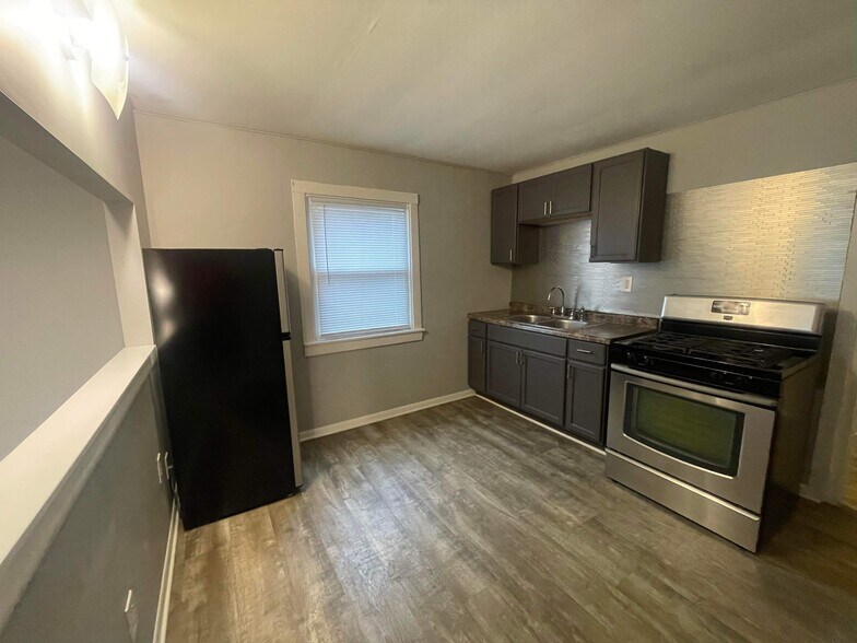 More Photos Of 140 N West St, Crown Point Apartments For Sale