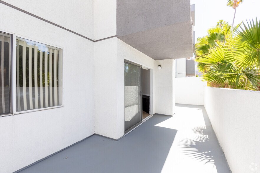 More Photos Of 130 S Alexandria Ave, Los Angeles Apartments For Sale