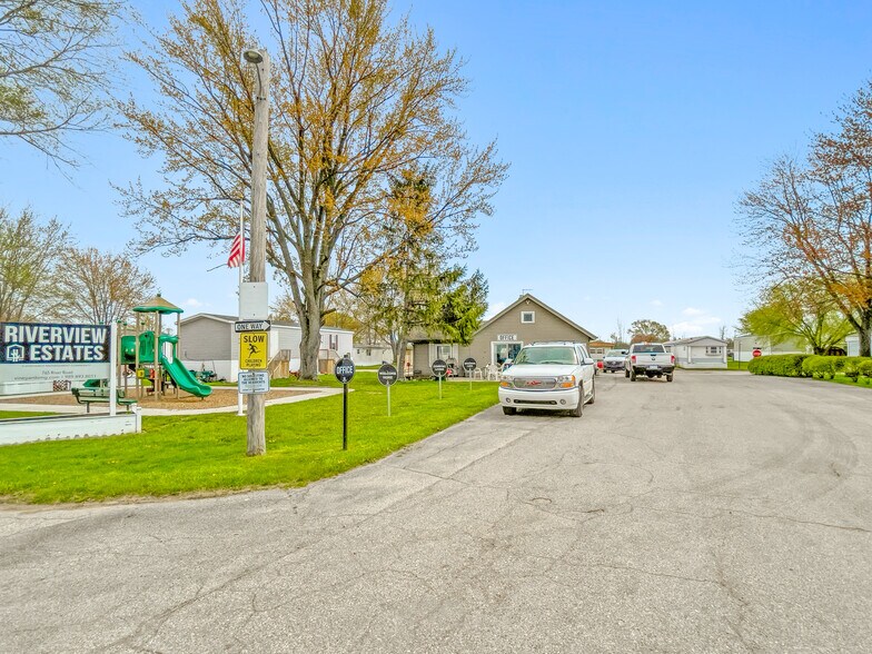 More Photos Of 765 S River Rd, Bay City Manufactured Housing Mobile Home Park For Sale