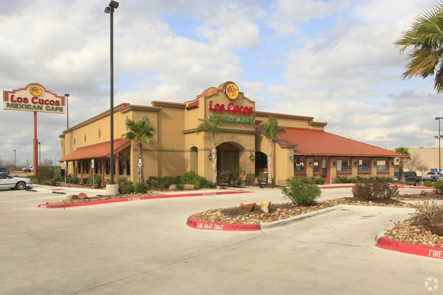 Primary Photo Of 920 N Earl Rudder Fwy, Bryan Restaurant For Sale