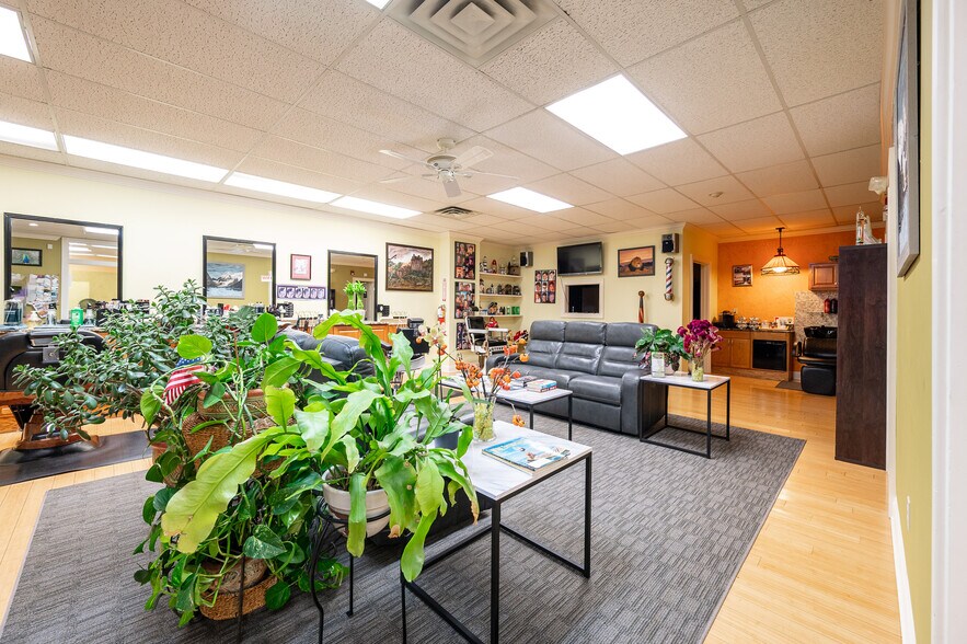 More Photos Of 246 Federal Rd, Brookfield Office For Sale