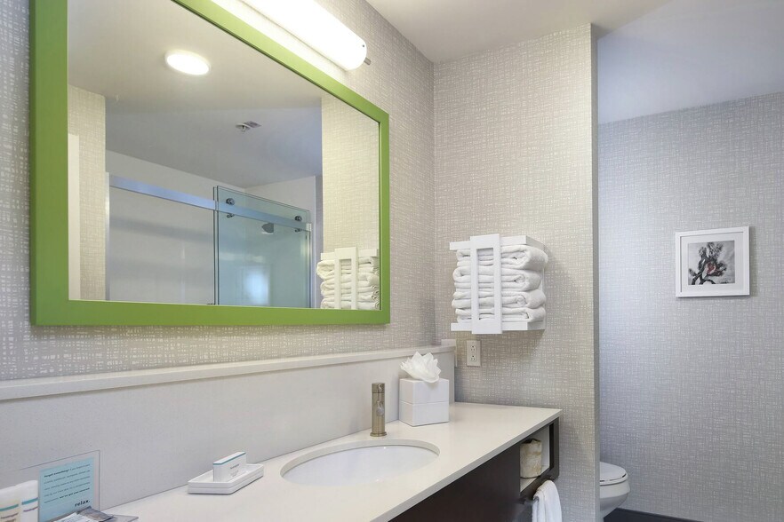 More Photos Of 251 S Wilmot Rd, Tucson Hotel For Sale