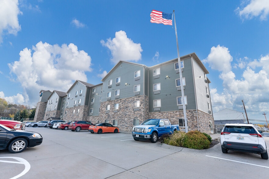 More Photos Of 975 Sheffield St, Washington Hotel For Sale