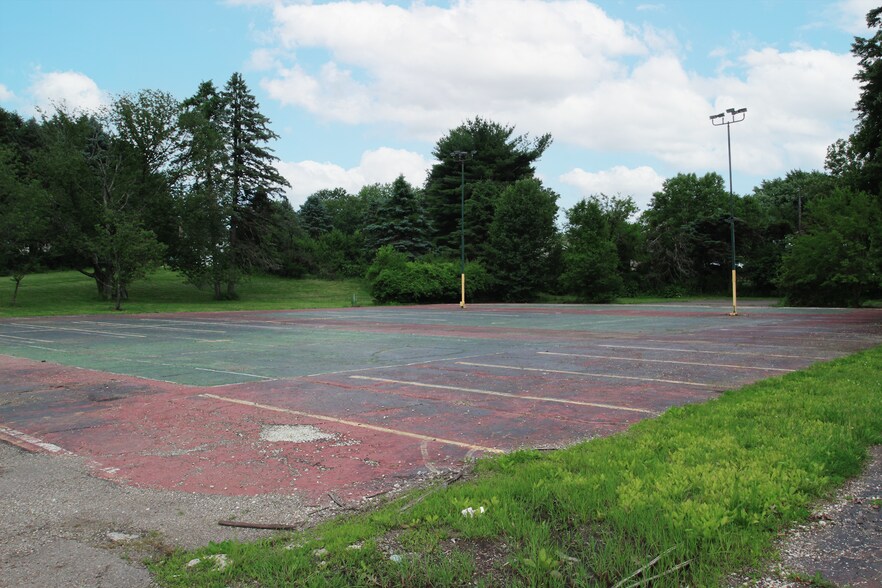 More Photos Of 5617 Portage St NW, North Canton Sports And Entertainment For Sale