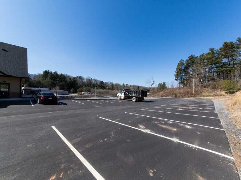 More Photos Of 208 Charlotte Hwy, Asheville Medical For Sale