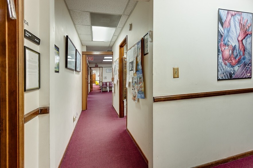 More Photos Of 8512 Whitworth Dr, Los Angeles Loft Creative Space For Sale