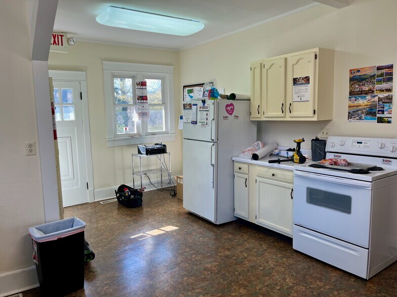 More Photos Of 4105 Central Avenue Pike, Knoxville Office For Lease